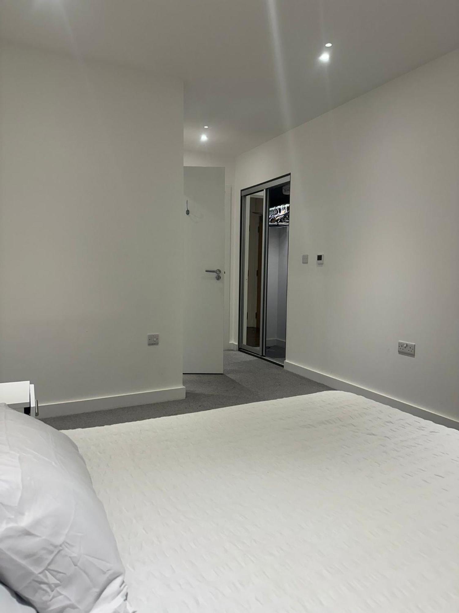 Appartamento A Beautiful Two Bedroom Two Bathroom Apartment, A Few Minutes From The Iconic 02 Arena *
