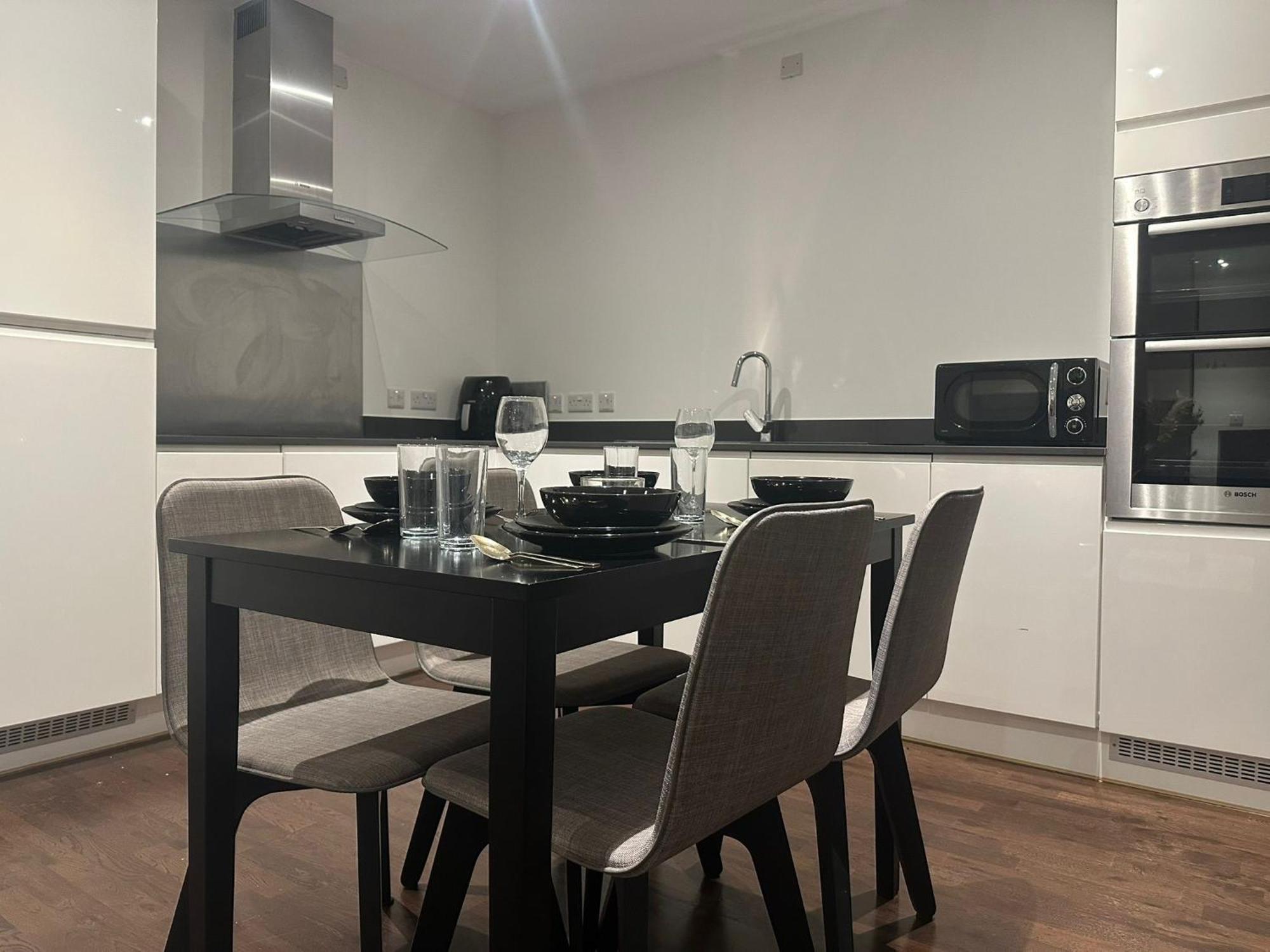 A Beautiful Two Bedroom Two Bathroom Apartment, A Few Minutes From The Iconic 02 Arena * Londra
