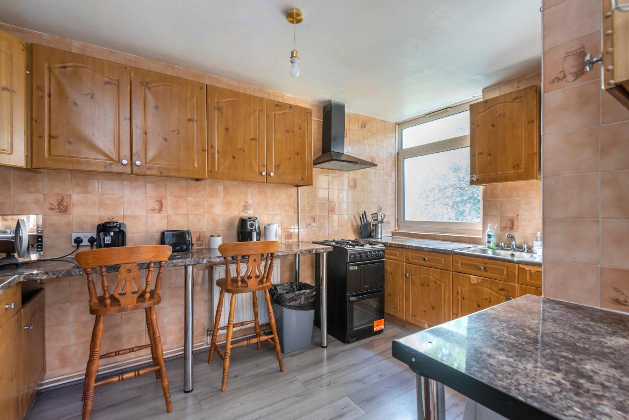 Entire 3 Bedroom Luxury In With Private Balcony Apartment London
