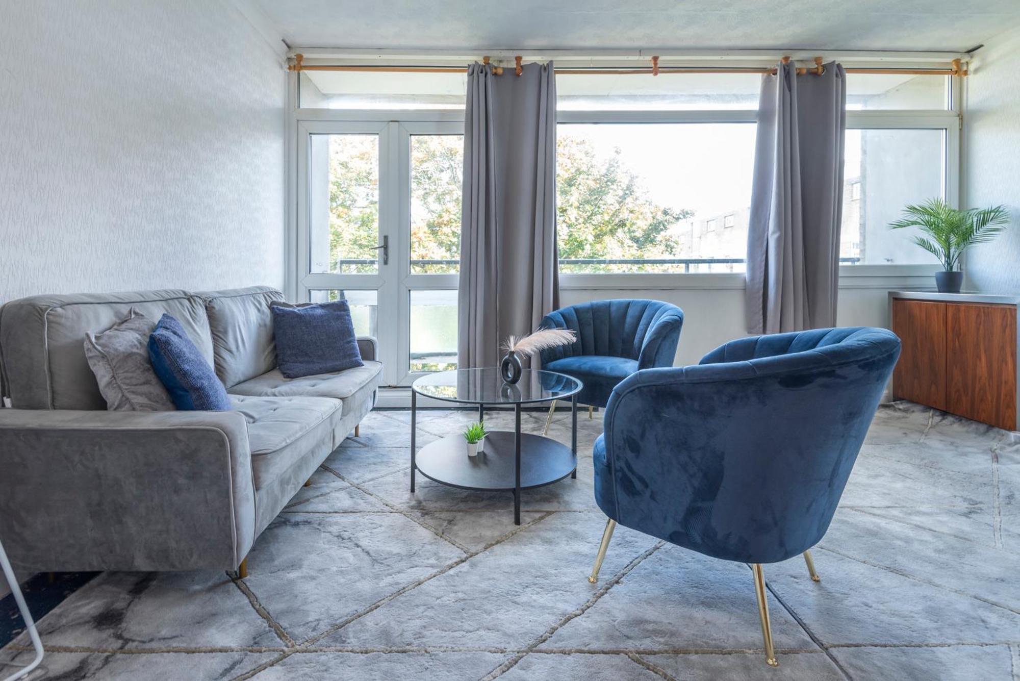 Apartment Entire 3 Bedroom Luxury In With Private Balcony London