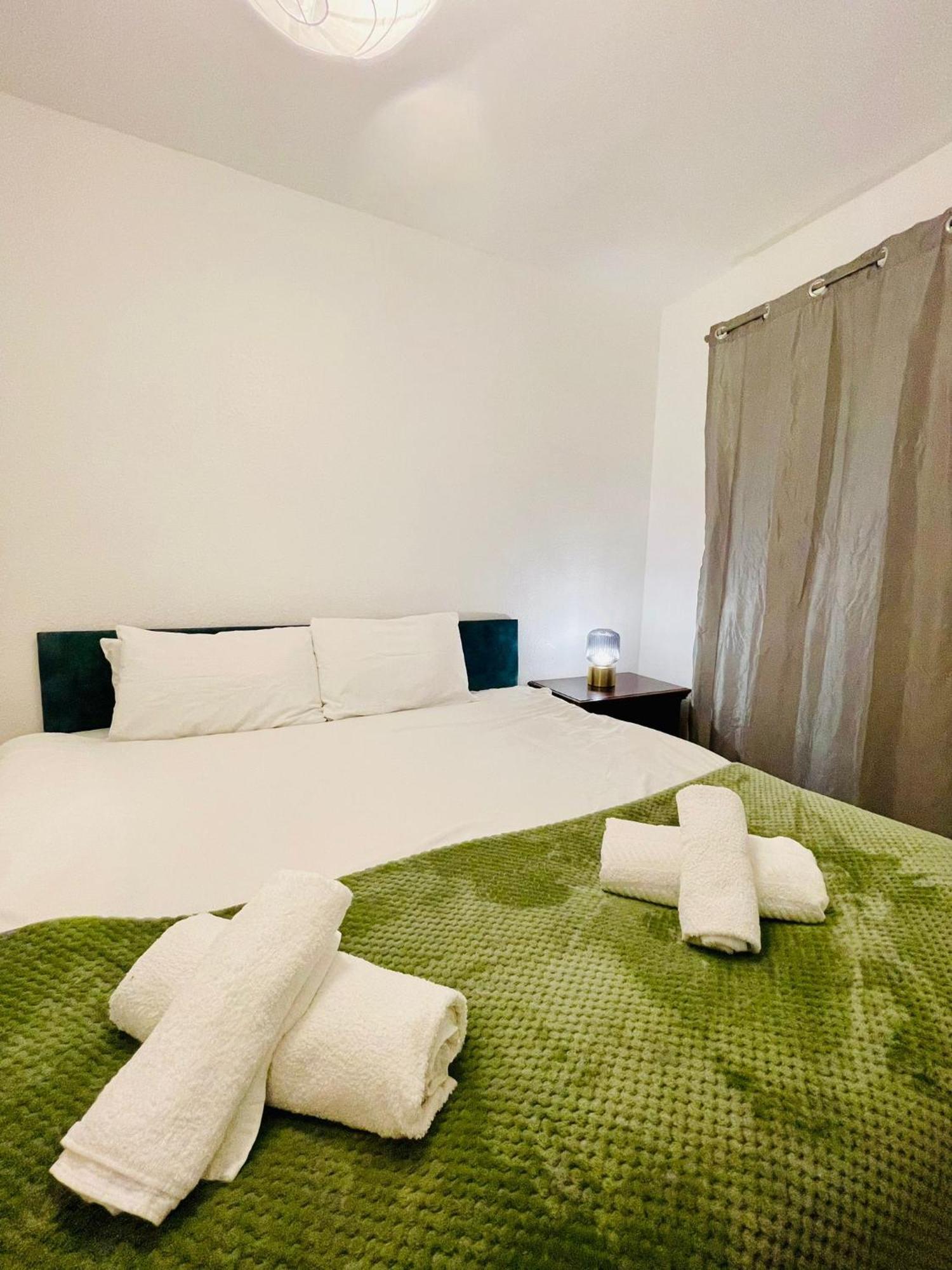 2bd Canarywharf Mile End Private Balcony Free Parking Londen