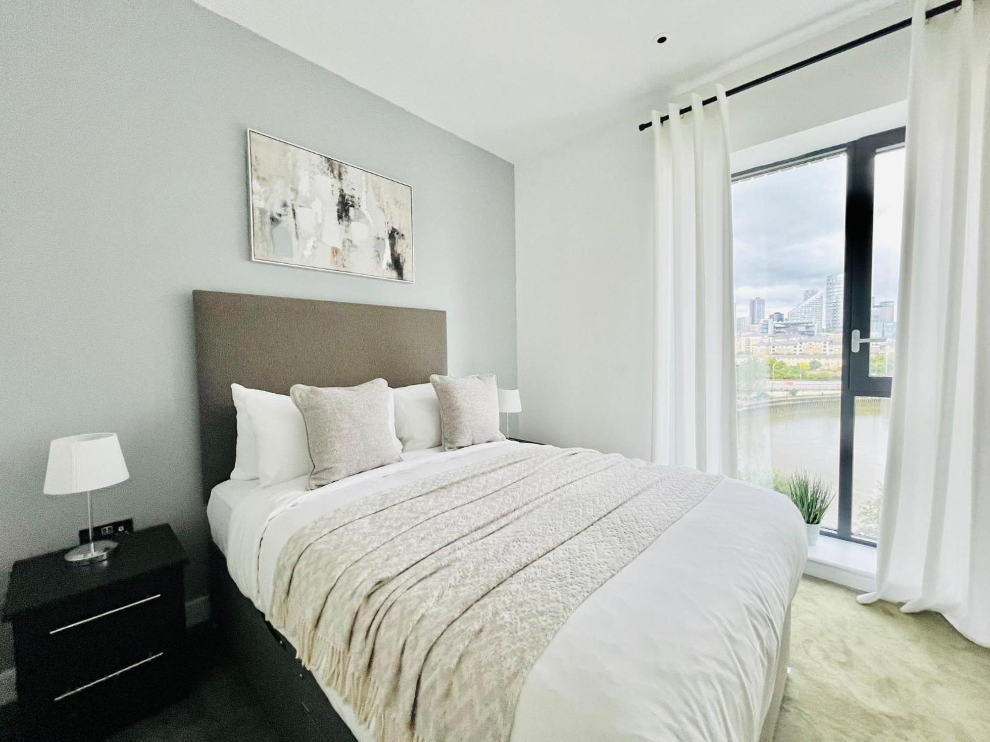 Luxurious Apartment - Prime Location Near Excel, O2 & Canary Wharf * Londen