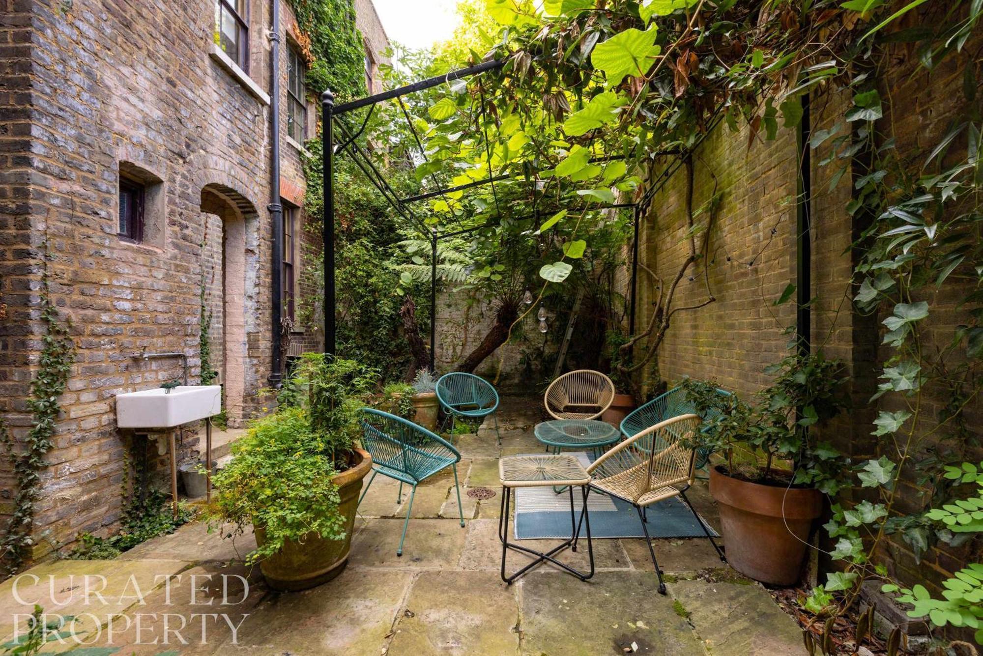 Extraordinary Grade Ii-listed Early Georgian *