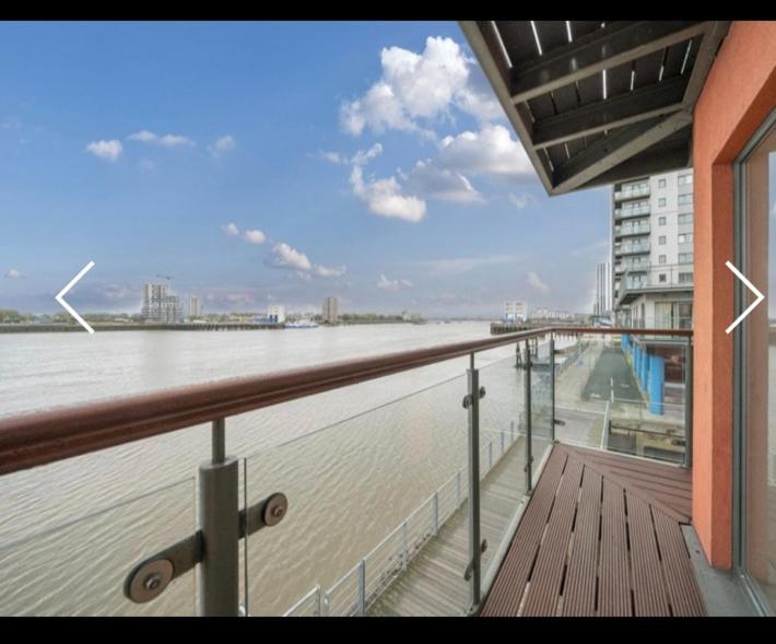 Appartement Amazing River View 2 Bedroom Apartment, Sleeps 6 , Balcony And Parking *