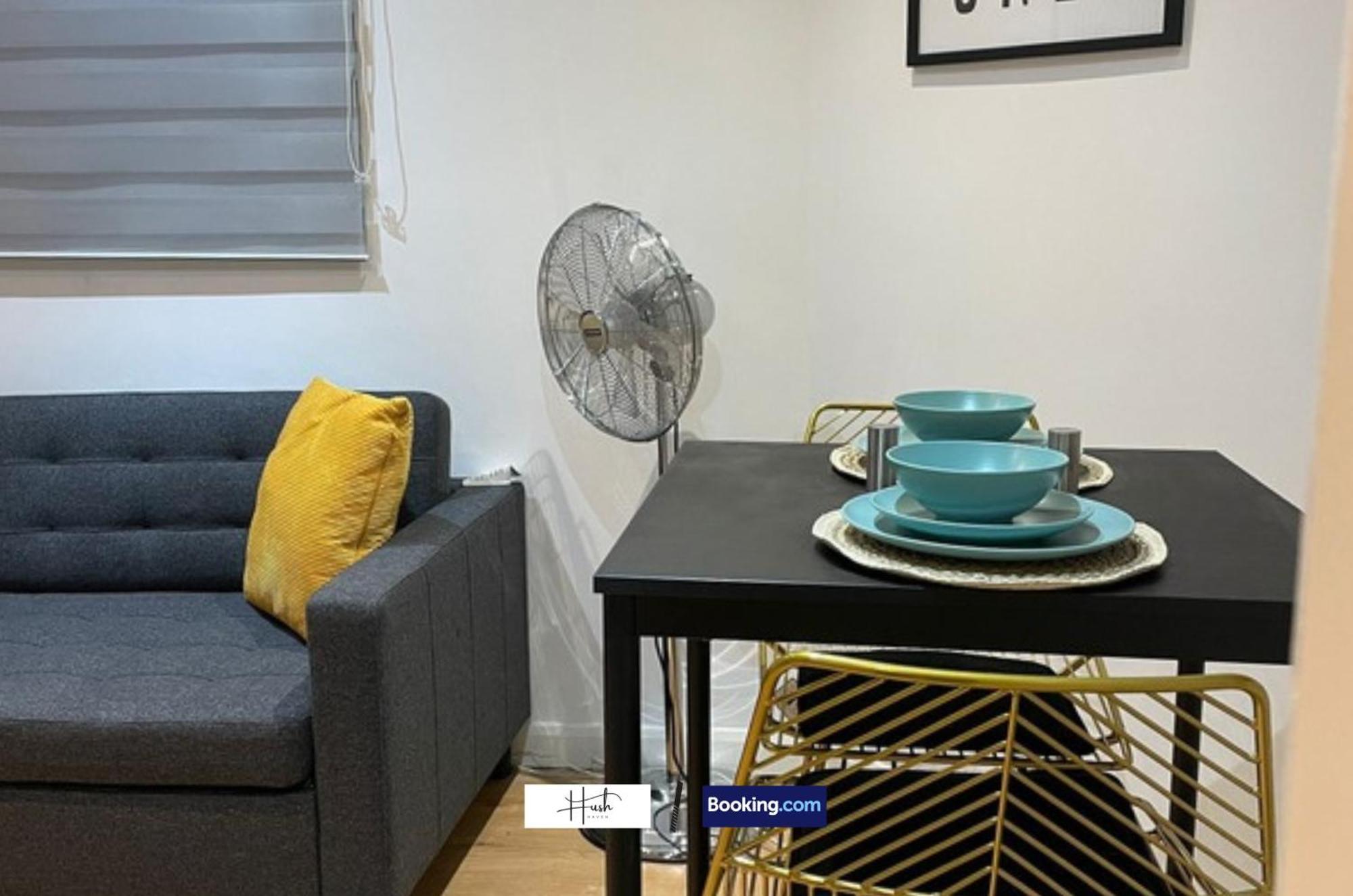 2 Bedroom Flat By Hush Haven Homes Short Lets And Serviced With Garden & Free Parking Near Excel, Lcy Airport * Londen