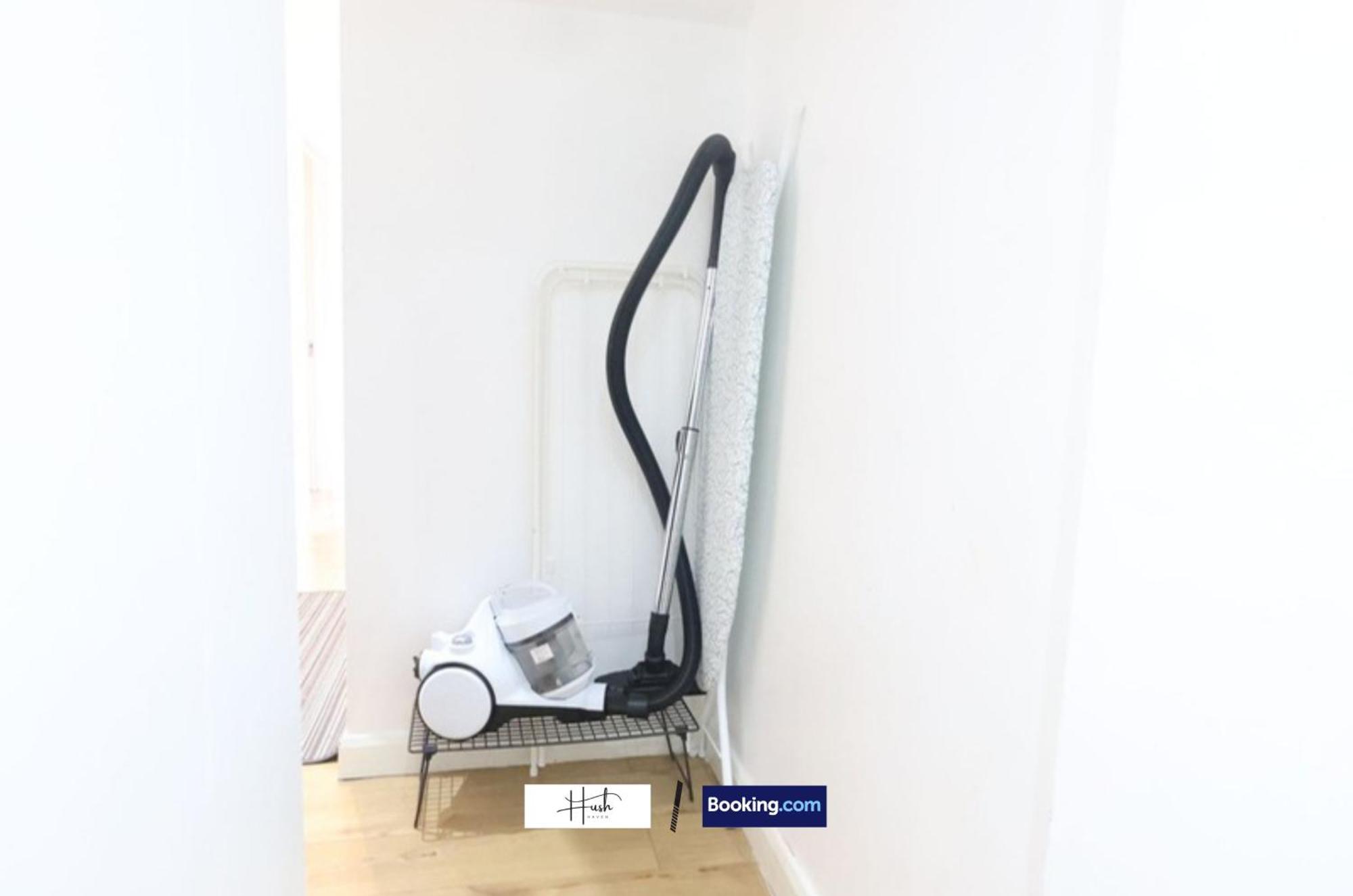 Appartement 2 Bedroom Flat By Hush Haven Homes Short Lets And Serviced With Garden & Free Parking Near Excel, Lcy Airport Londen