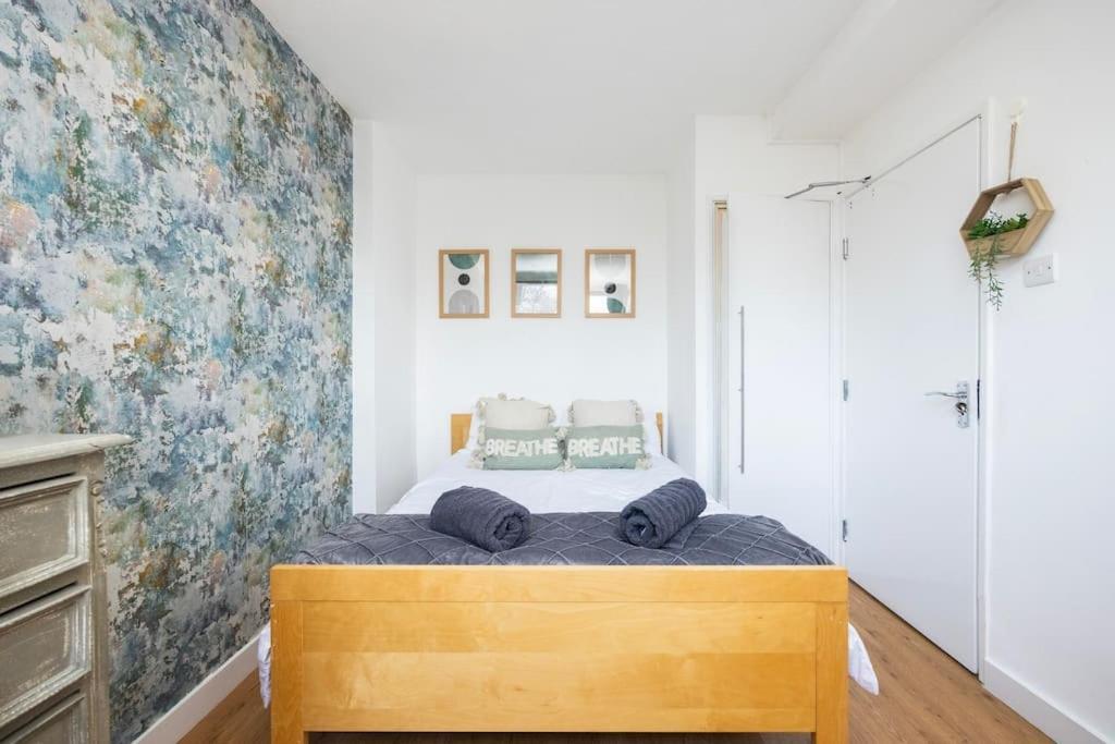 12 Halstead Niu Apartment