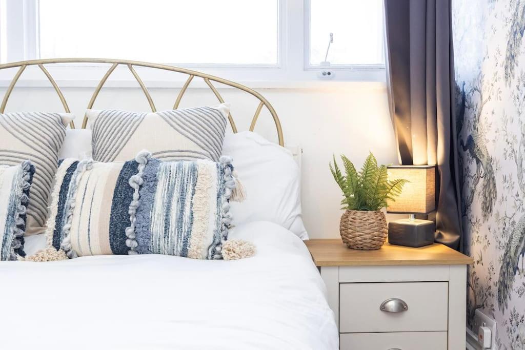 12 Halstead Niu * London