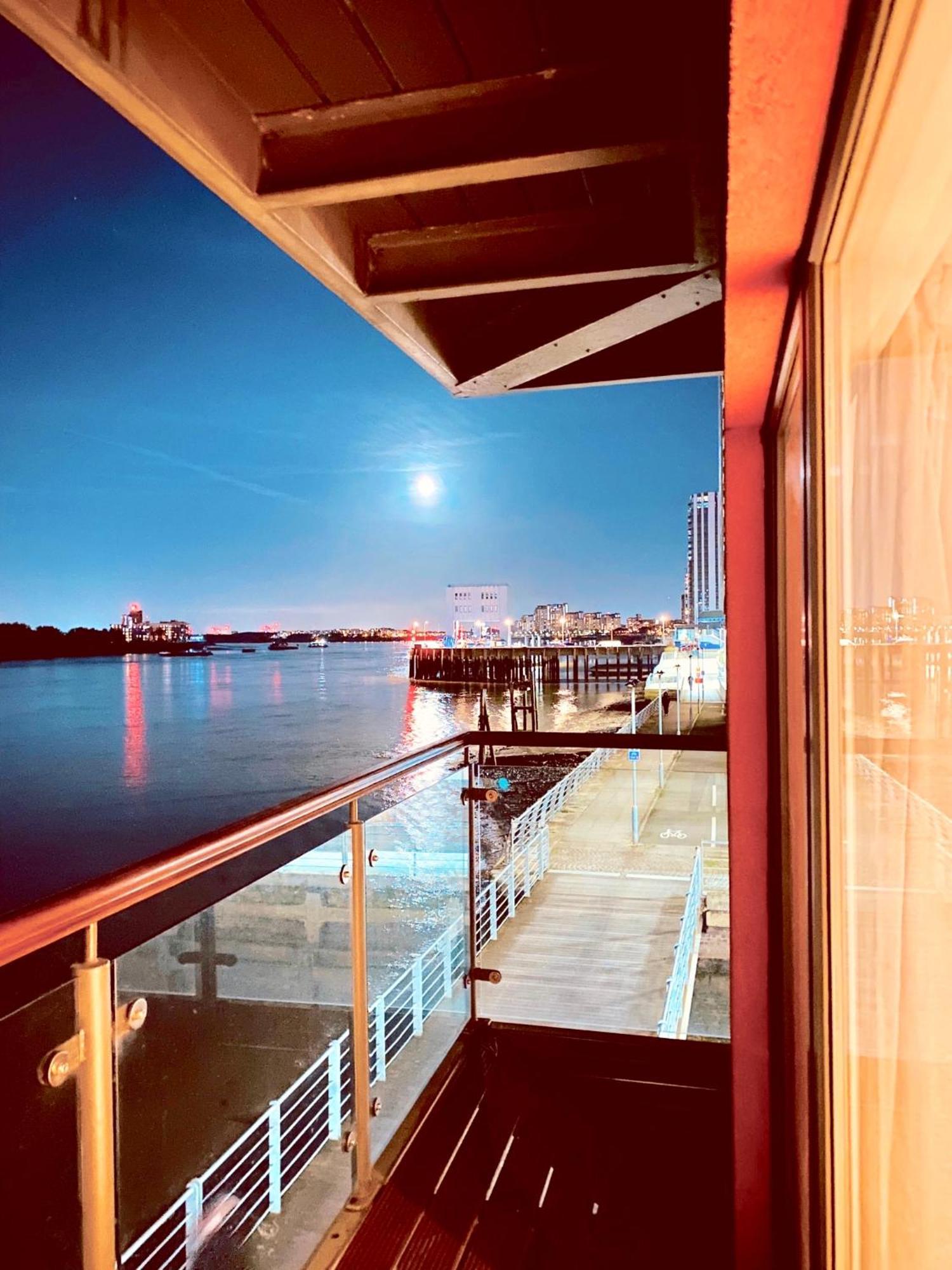 Appartement Amazing River View 2 Bedroom Apartment, Sleeps 6 , Balcony And Parking