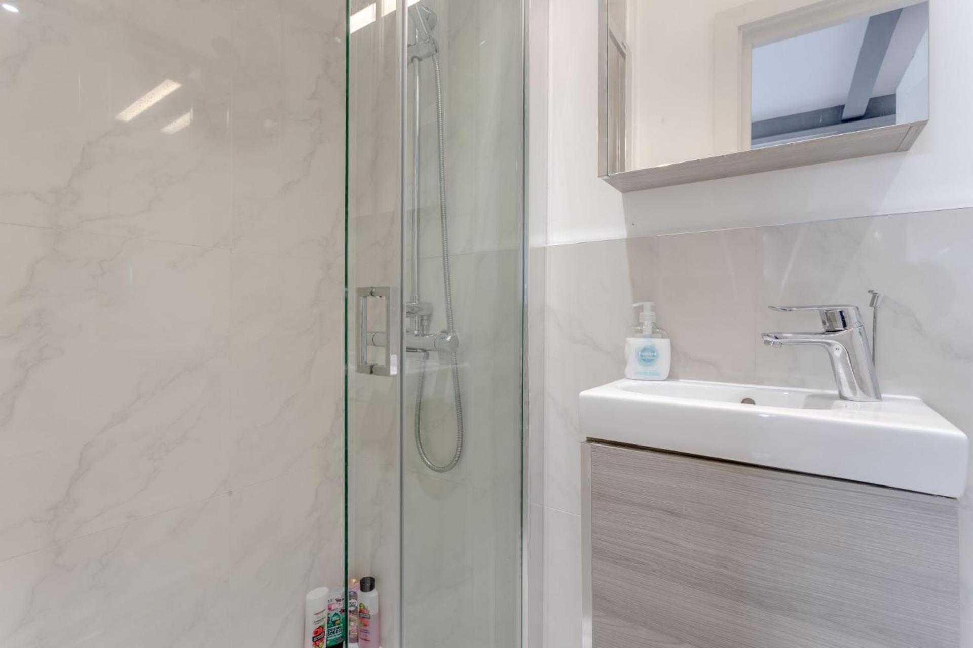 Modern 2 Bedroom In Heart Of Hackney Apartment