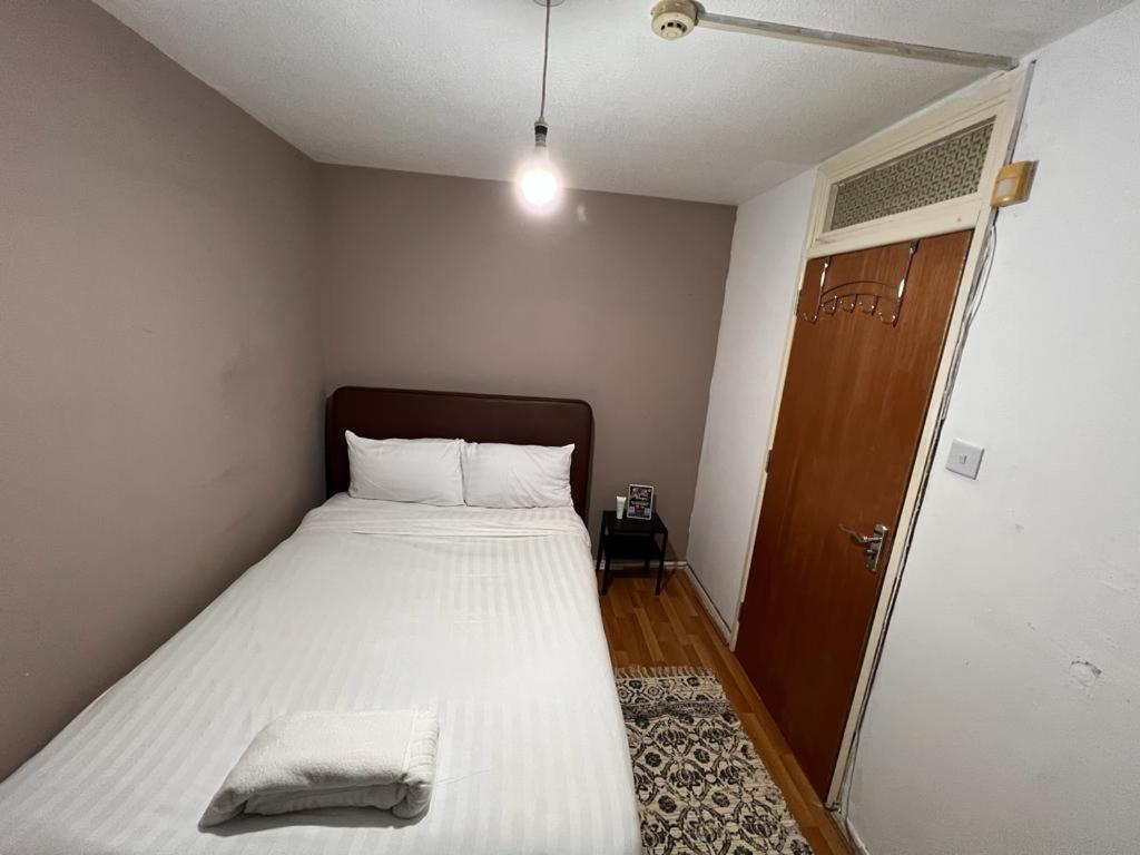 Twenty One Bed & Breakfast London