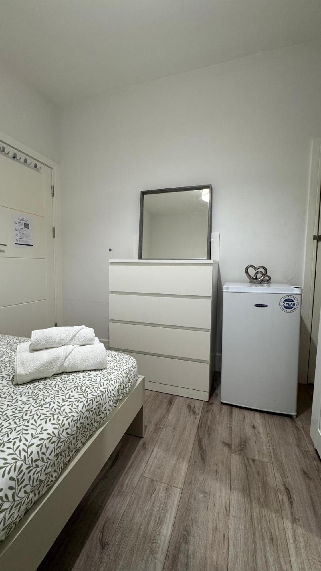 Rum i privatbostad Double With Access To The Garden London