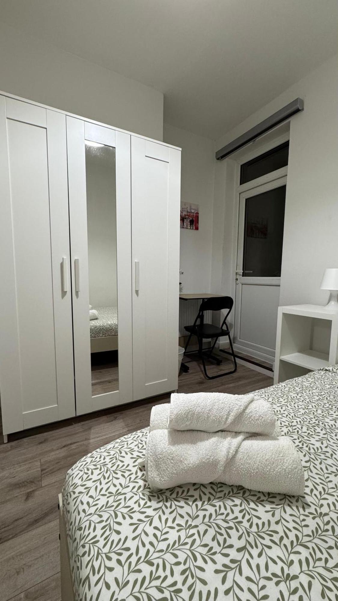 Rum i privatbostad Double With Access To The Garden London