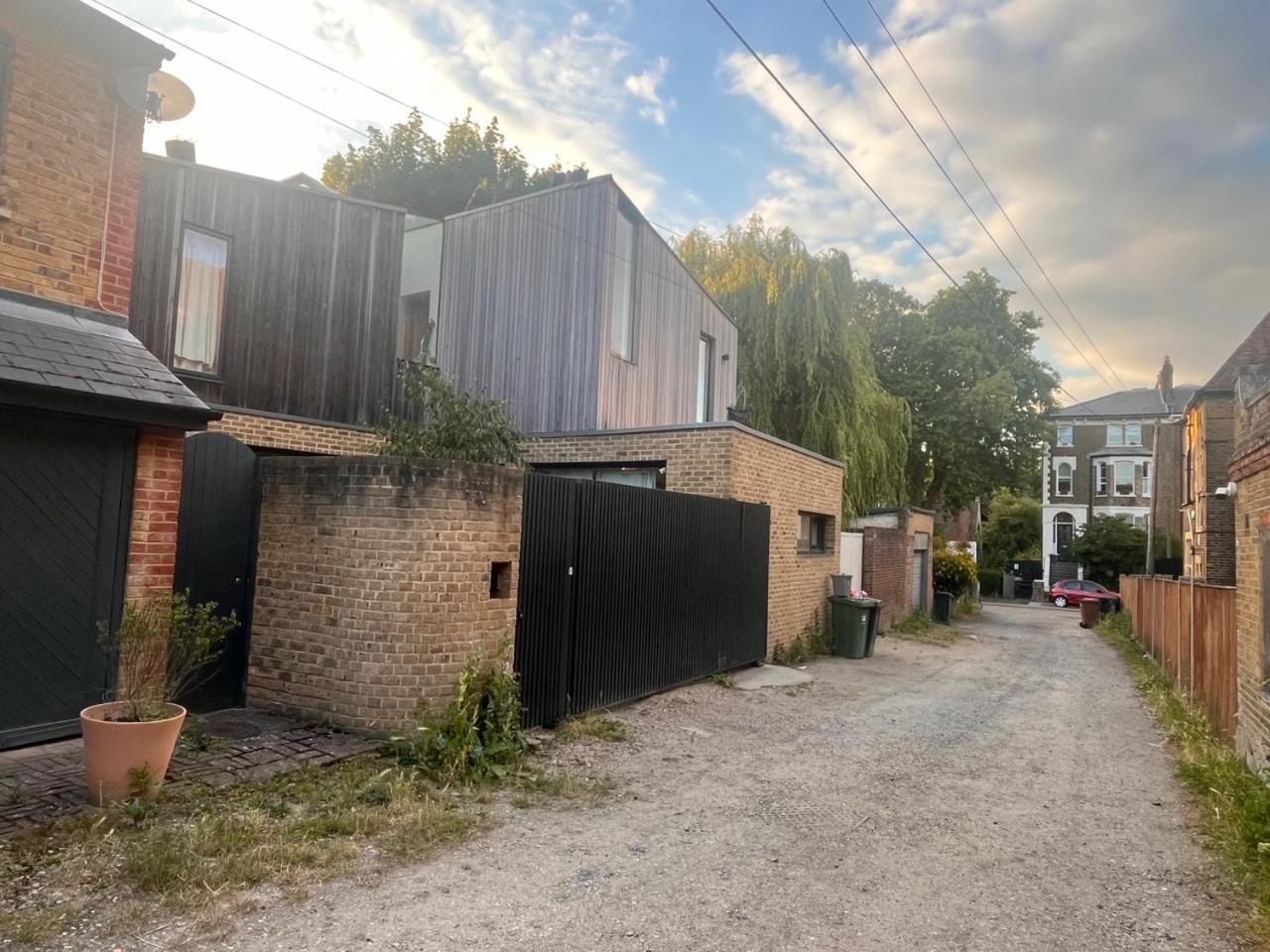 10 Garsington Mews Homestay