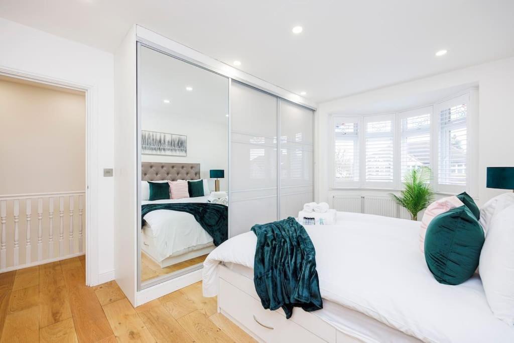 5 Bedroom Home, London, Games , Pool Table , Air Hockey Weekly & Monthly Offers With Free Parking Appartement *