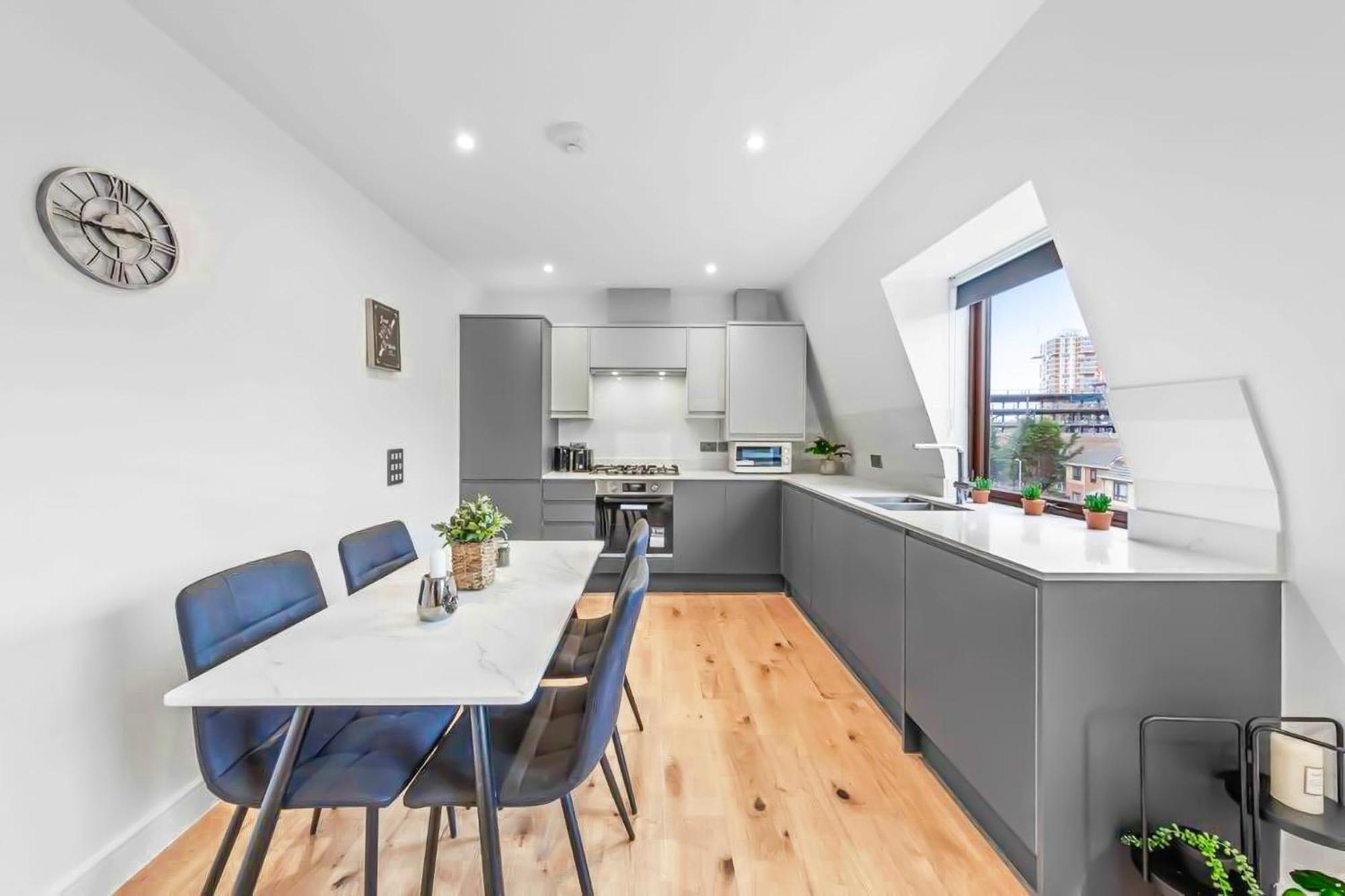 Appartement Serviced Apt In Central Lr3 *