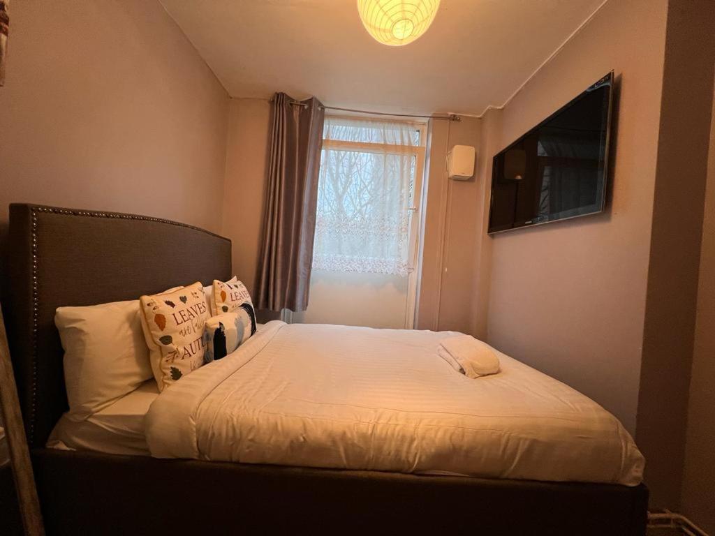 Twenty Five Bed & Breakfast London