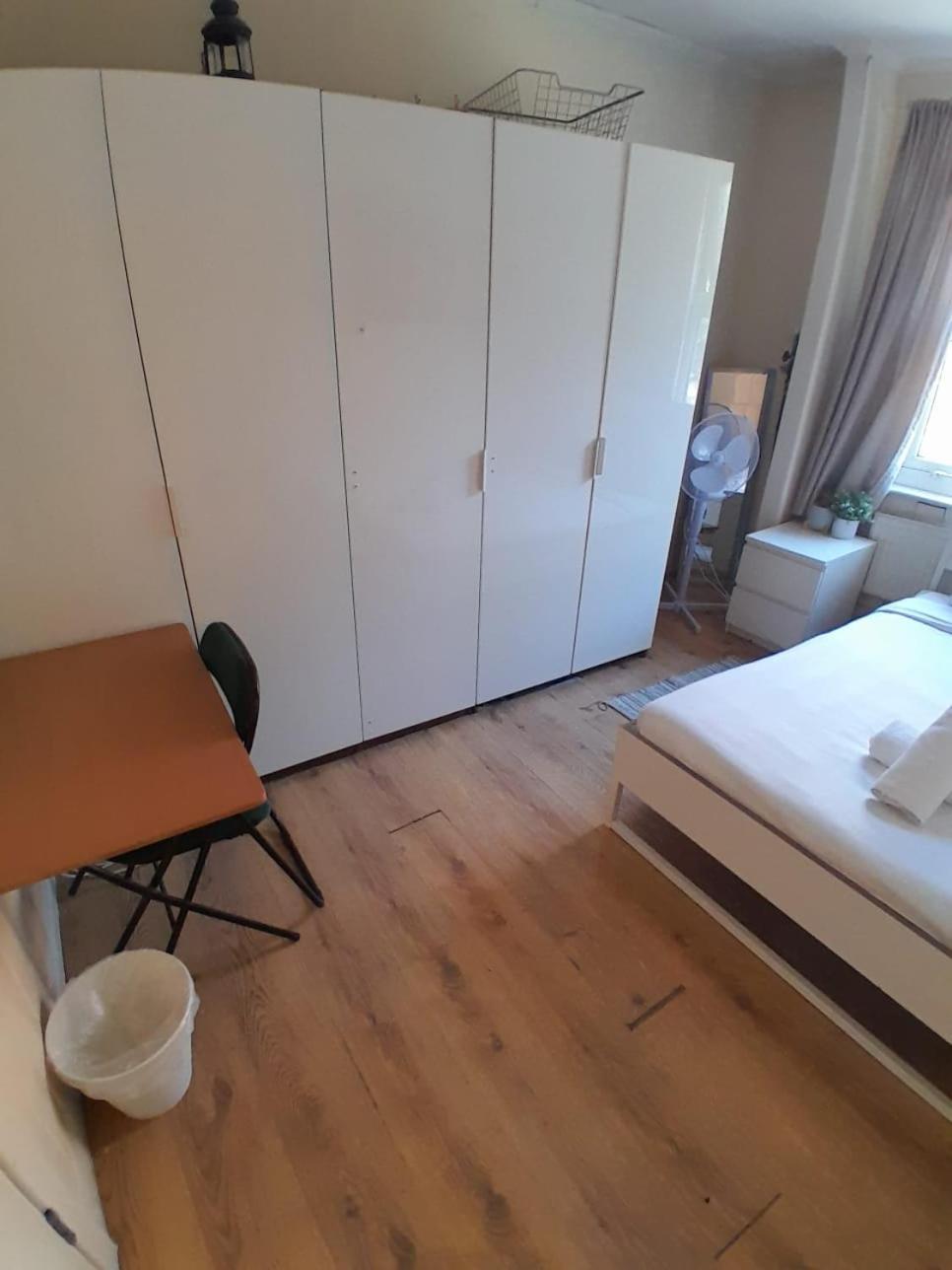 Twenty Five Bed & Breakfast