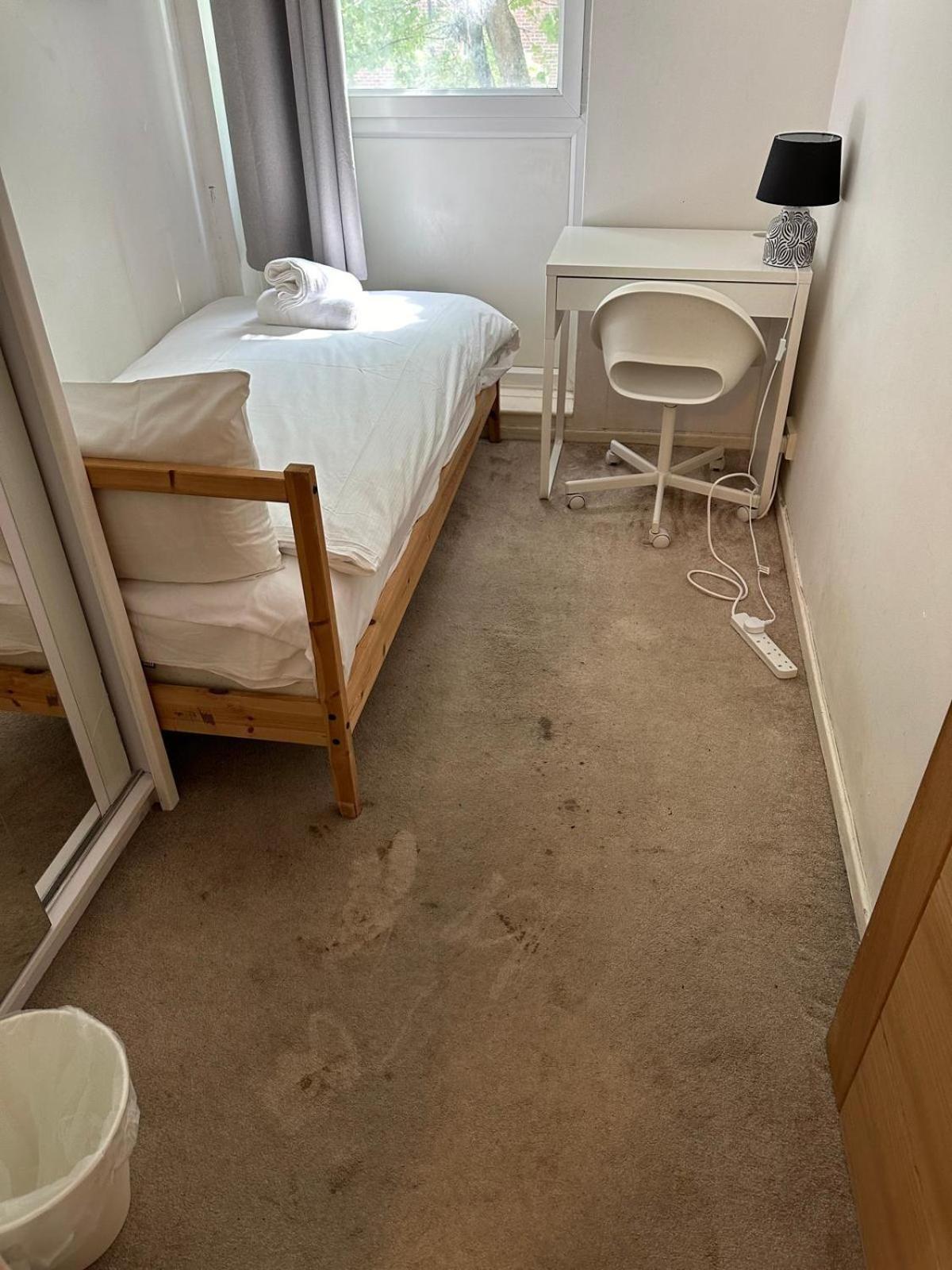 Twenty Five Bed & Breakfast *