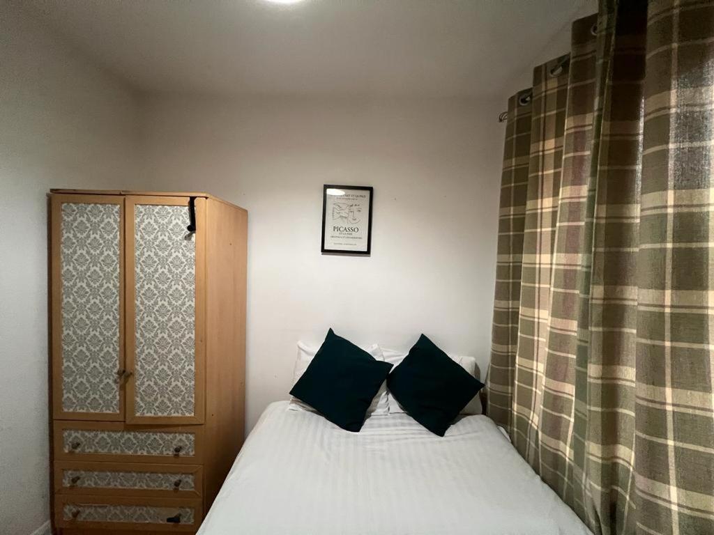 Twenty Five Bed & Breakfast London