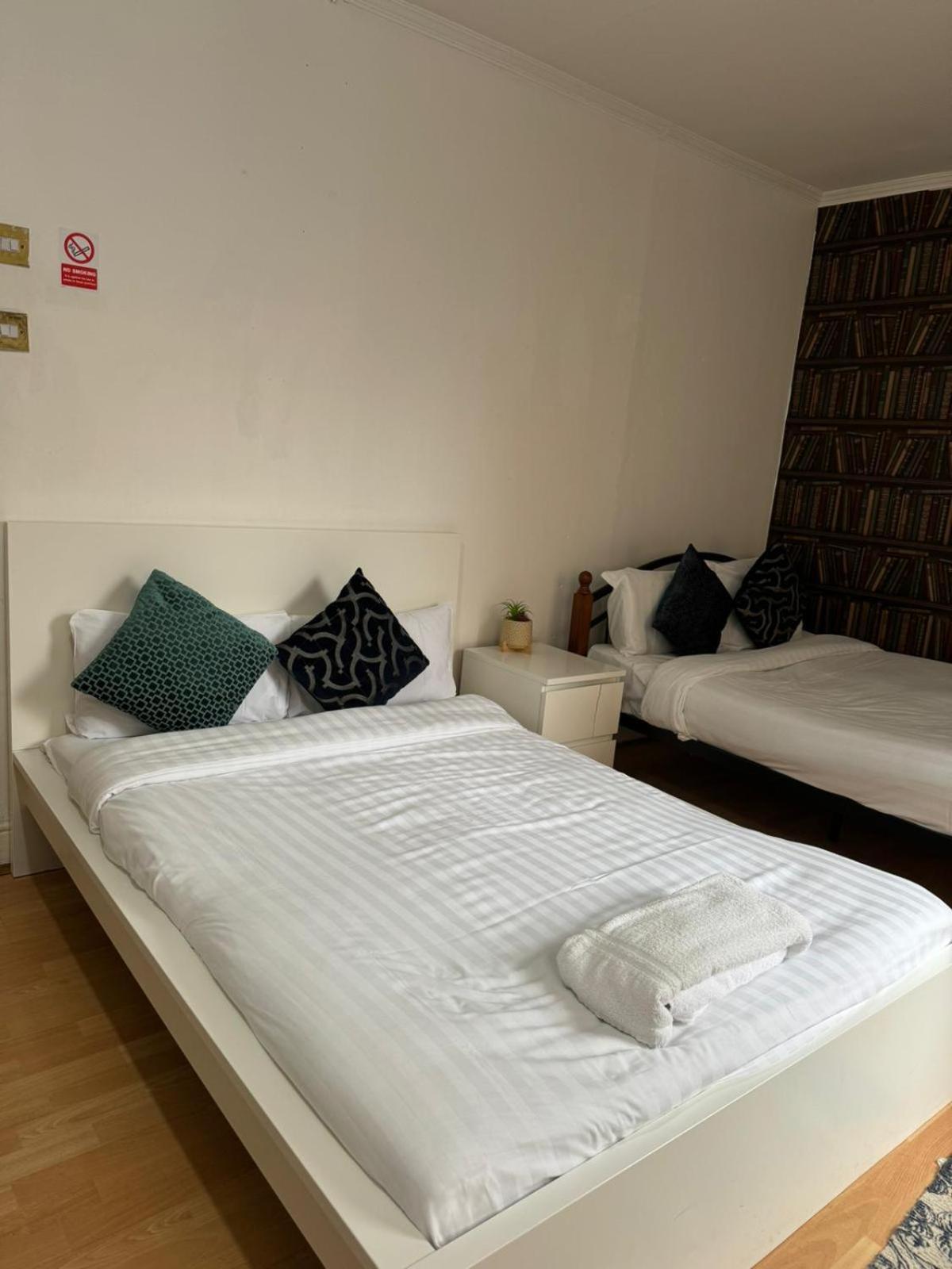 Twenty Five Bed & Breakfast London