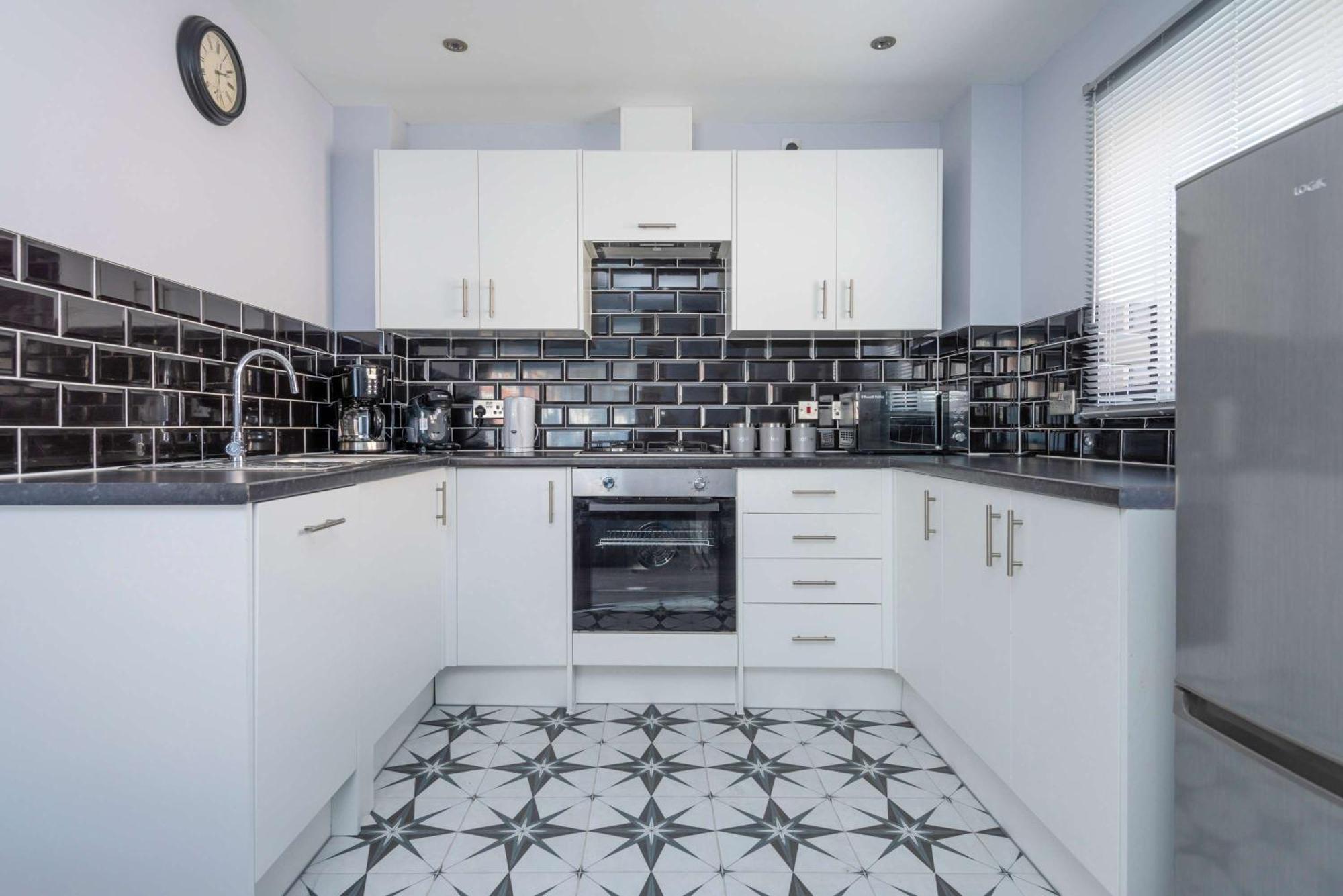 Stylish Elegant New Flat 5 Min From Elizabeth Line Lejlighed London