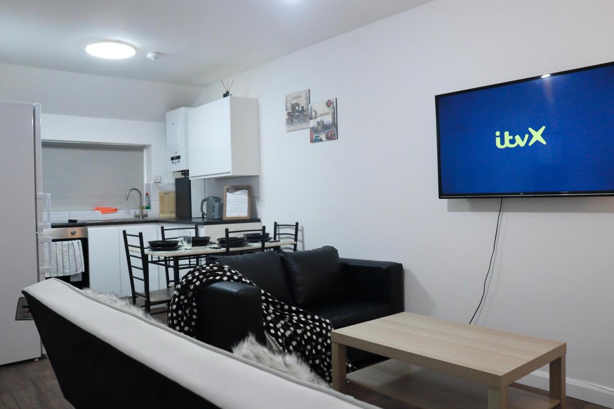 Apartment Two Bedroom Central Location Modern Flat Stratford *