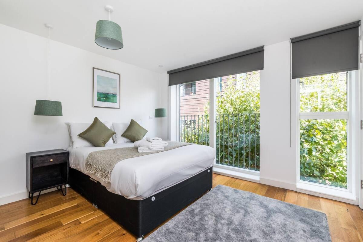 Split Level 3 Bedroom Floor Flat * Londen