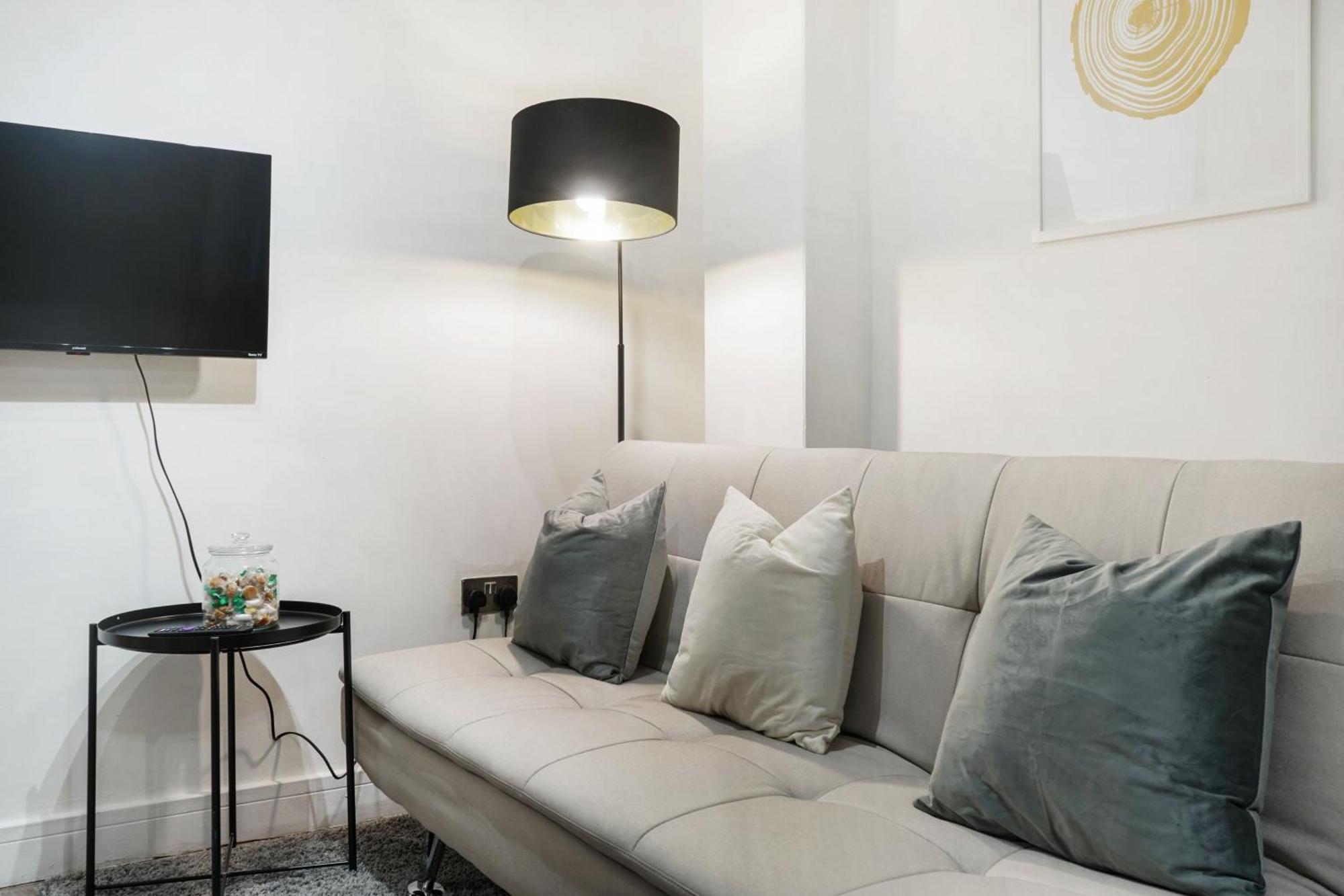 Affordable One Bedroom & In * Londen