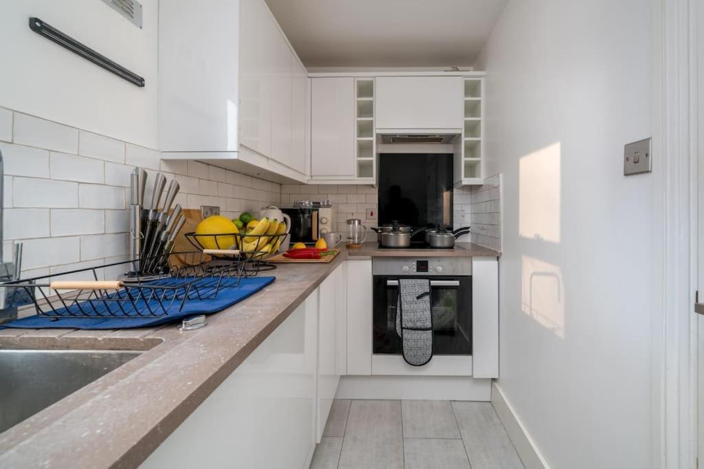 Apartment New 4bd Stylish With Amazing Transport London