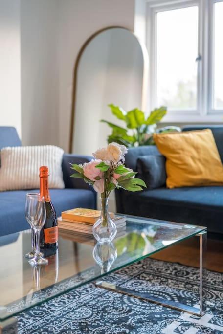 Apartment New 4bd Stylish With Amazing Transport *