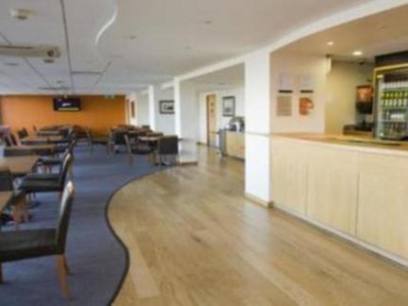 Travelodge City Airport Hotel 3*
