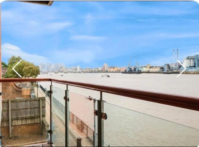 Appartement Amazing River View 2 Bedroom Apartment, Sleeps 6 , Balcony And Parking Londres