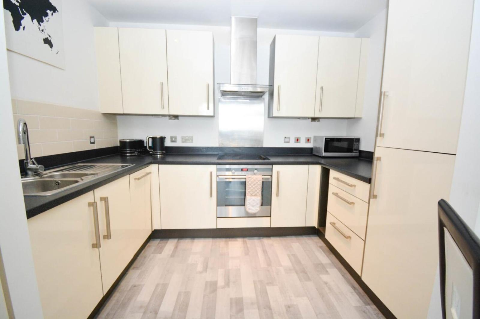 Giogio - Comfortable Stratford Flat With Stunning Views