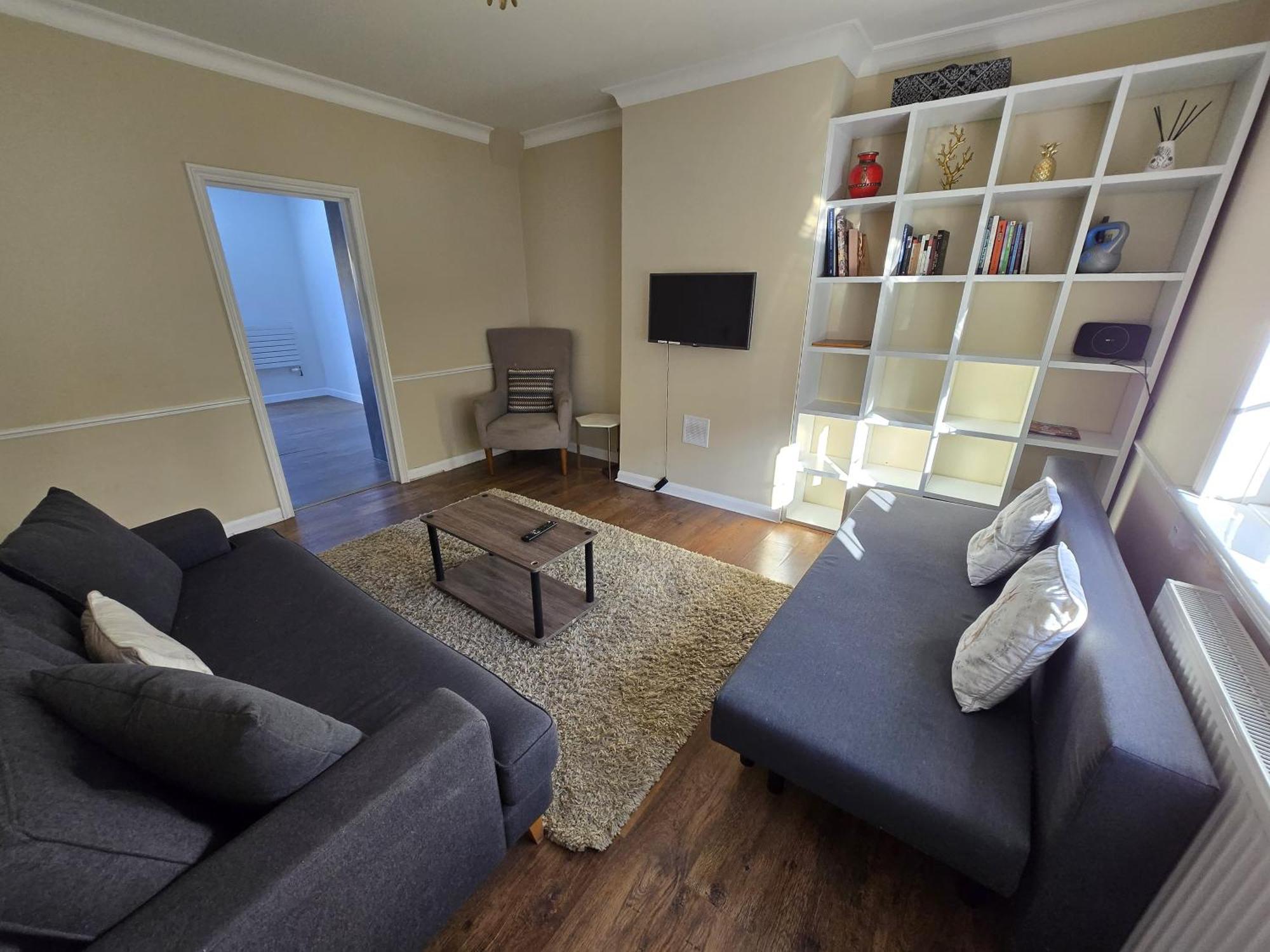 Urban Escape - Spacious 3-Bedroom Home Close To Canary Wharf Vakantiehuis