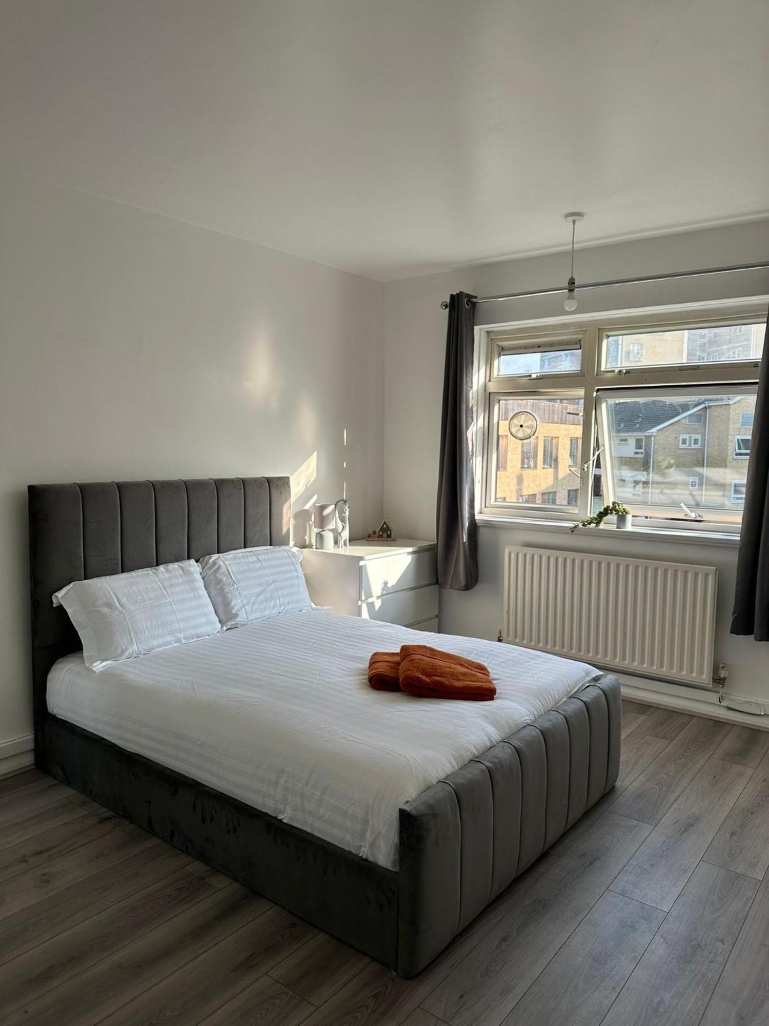 Modern In A 4 Bedroom Flat In London, Shared Bathroom! Privatunterkunft *