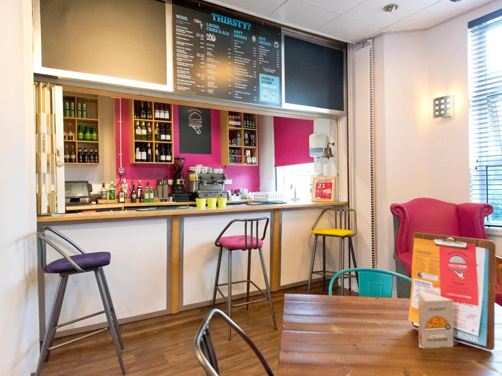 Yha Thameside *