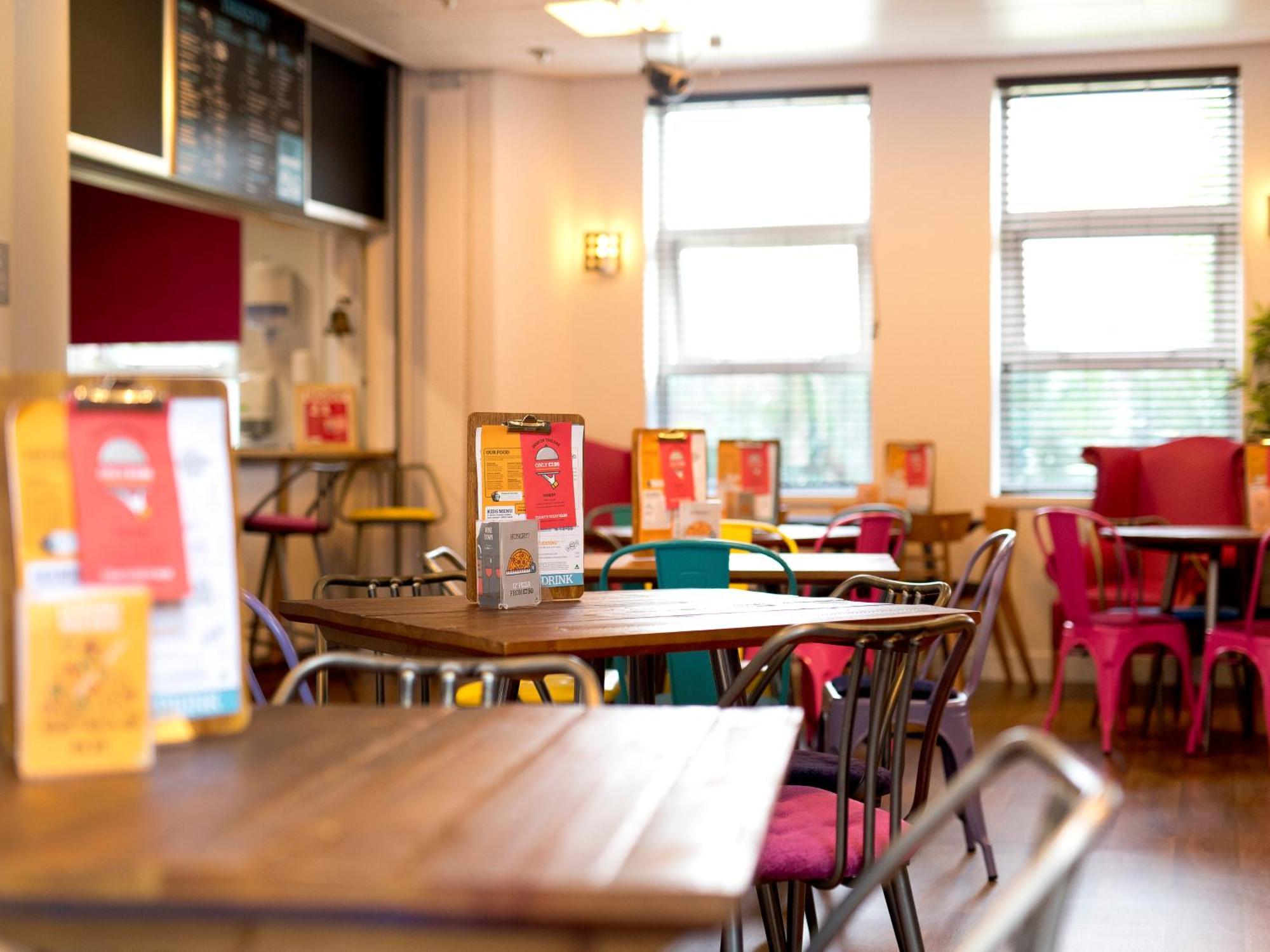 Yha Thameside * London