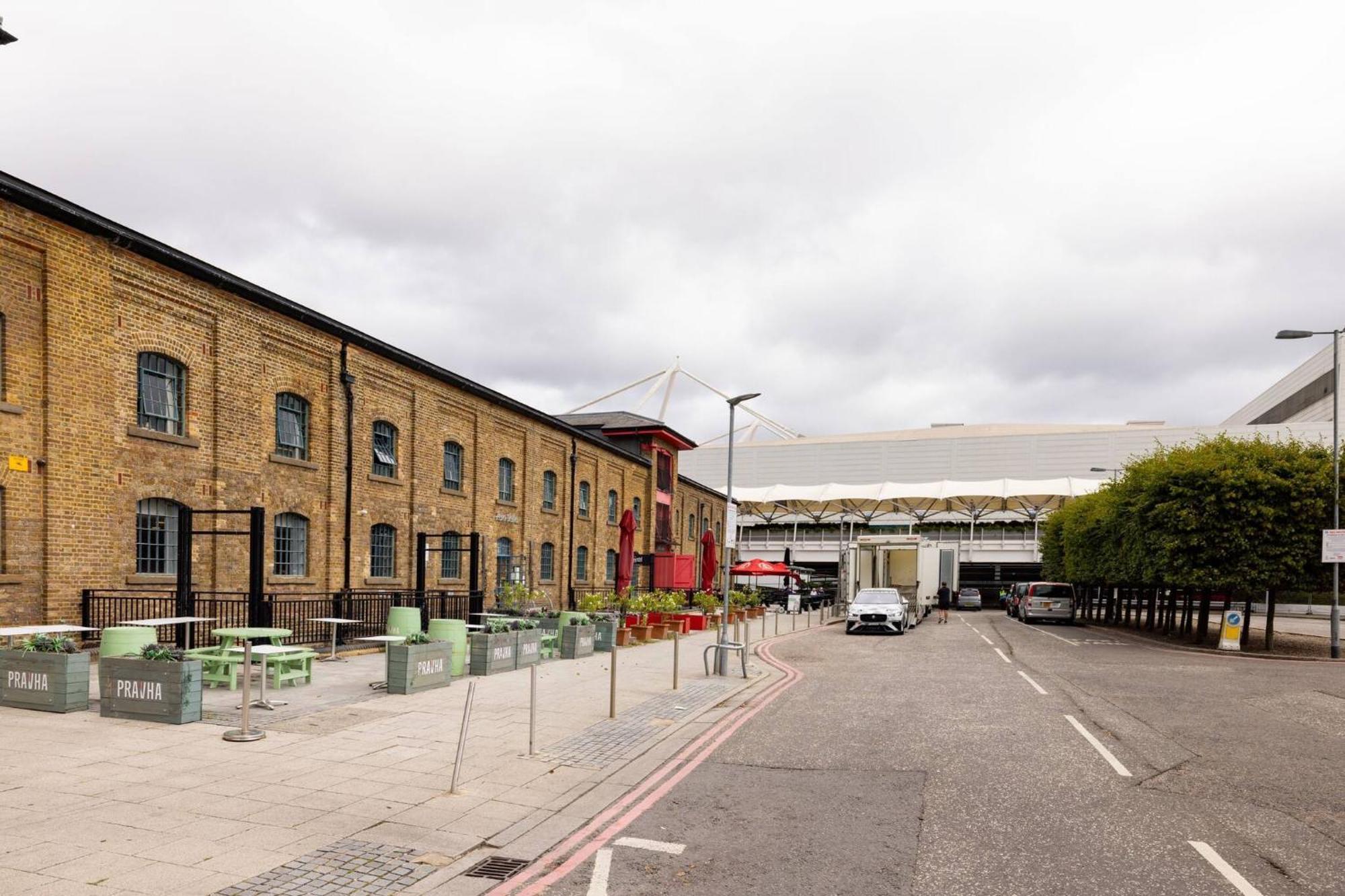 Wild Roses Serviced - Excel Warehouse 2 *