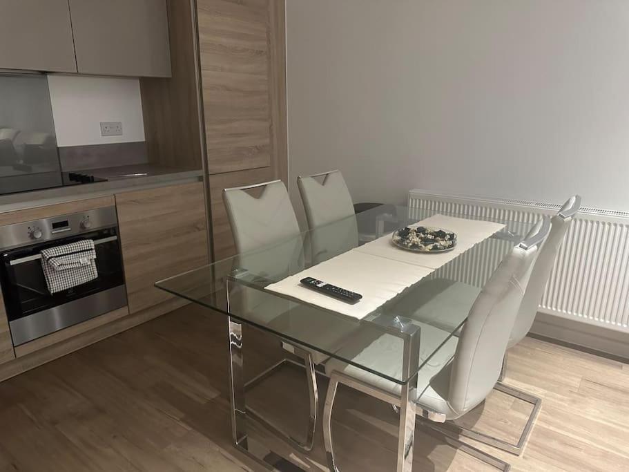 Leilighet Away From Two Bed In London