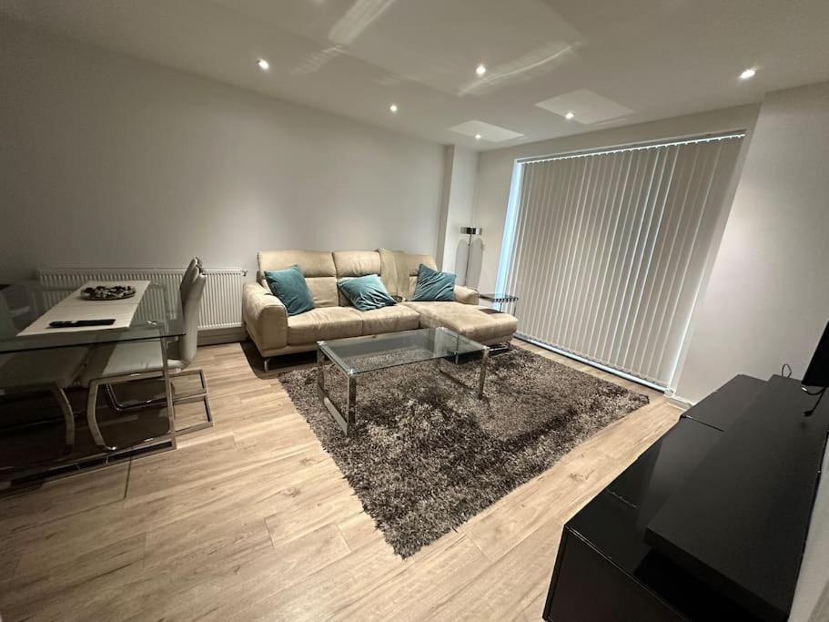 Away From Two Bed In Leilighet London