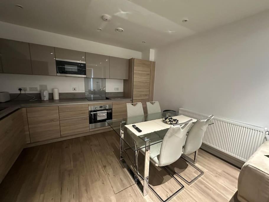 Leilighet Away From Two Bed In London