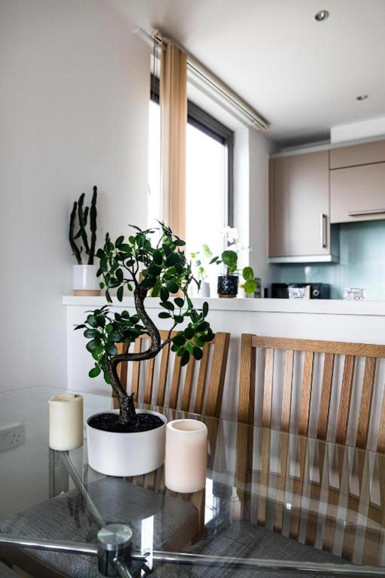 Whitechapel Two Bedroom Luxury - Free Private Parking - Views * Londen