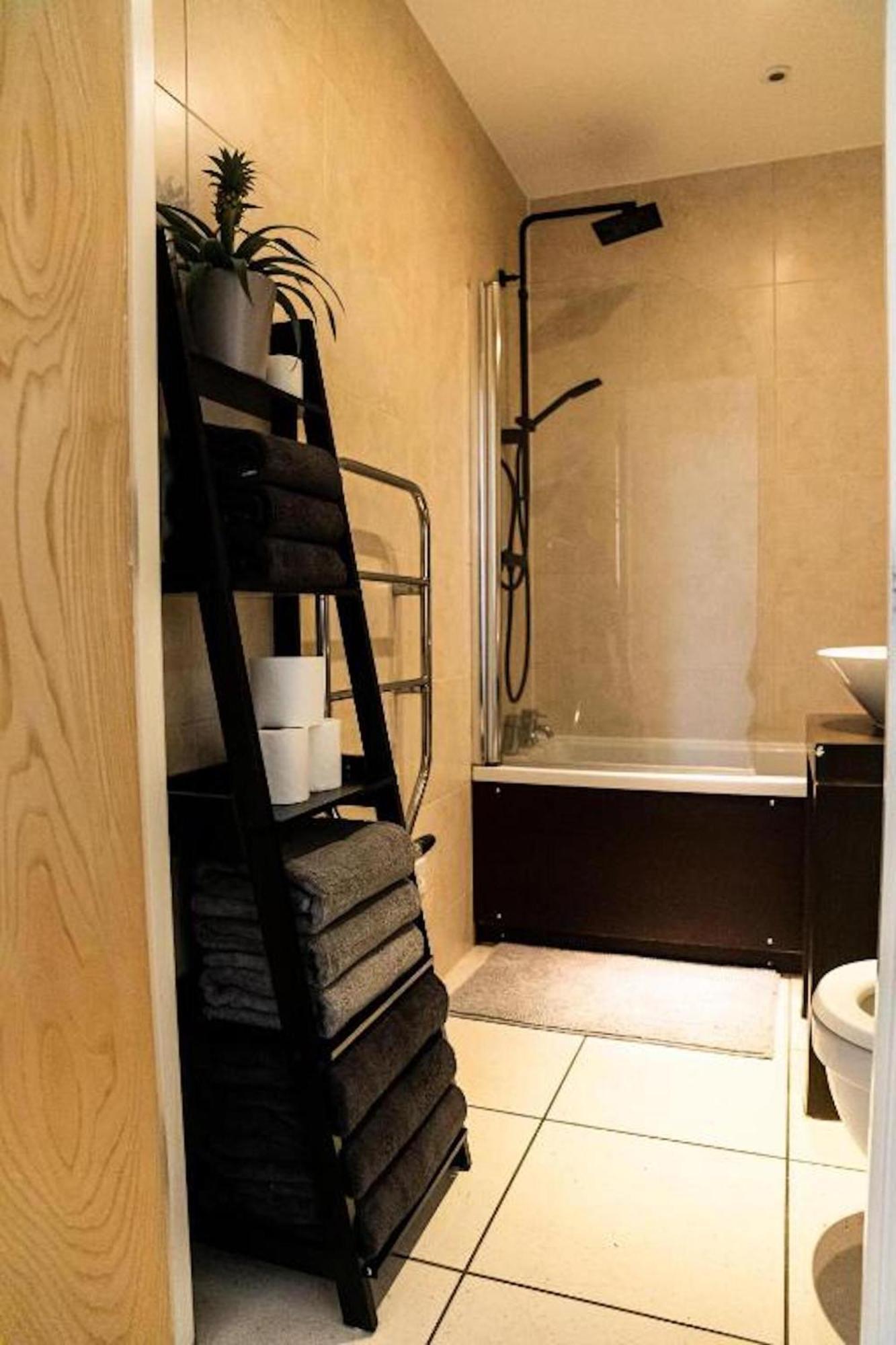 Whitechapel Two Bedroom Luxury - Free Private Parking - Views Appartement *