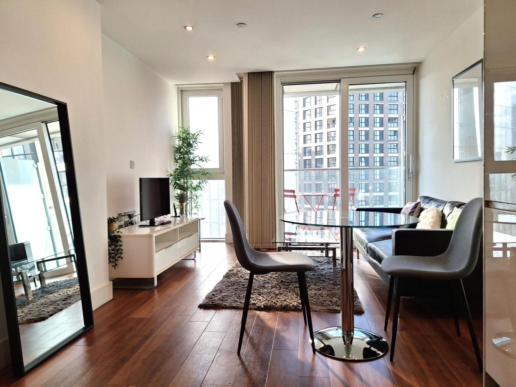 Still Life Aldgate Deluxe Londen