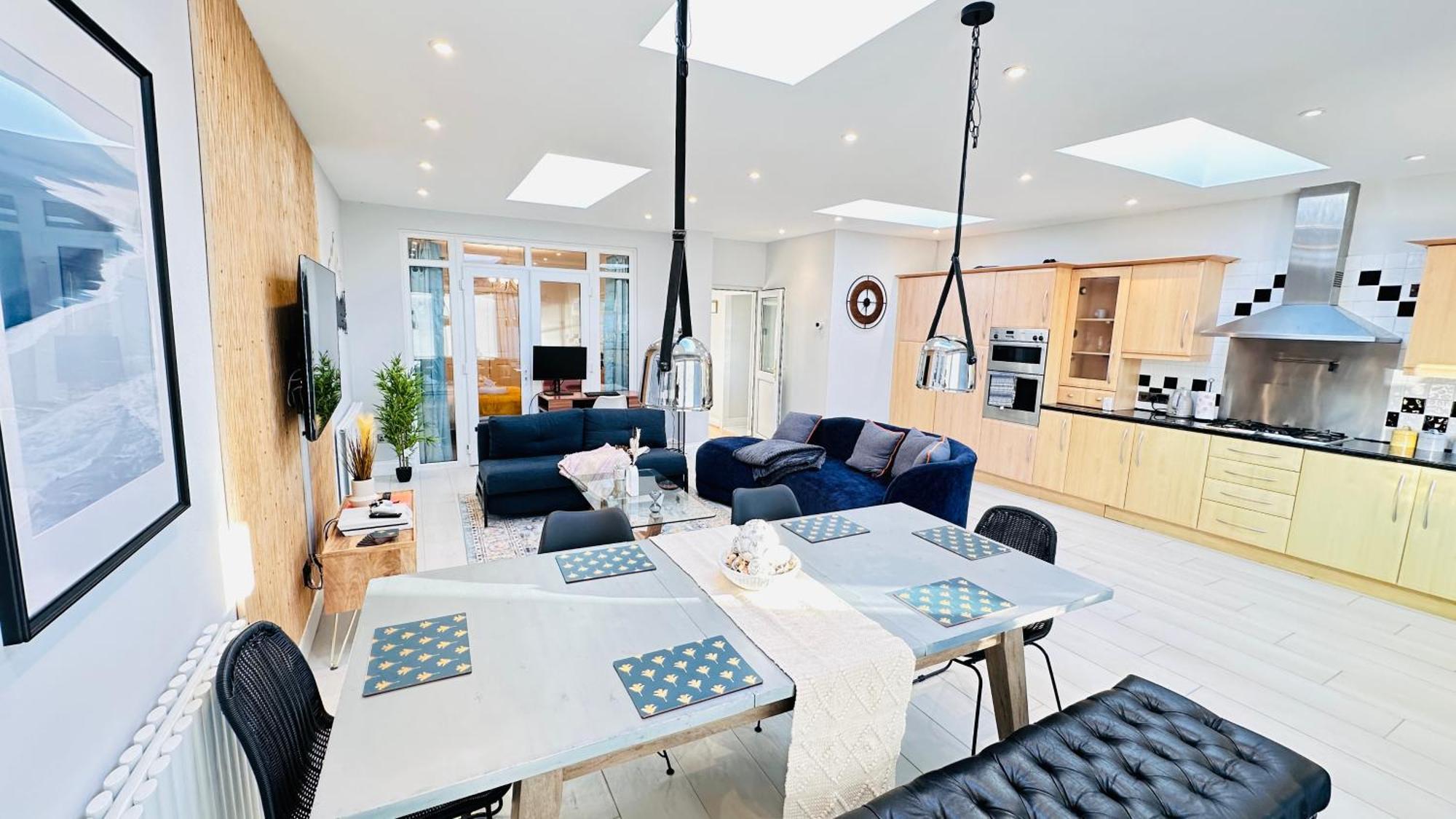 Isleworth House By Smart Corporate Holiday home London
