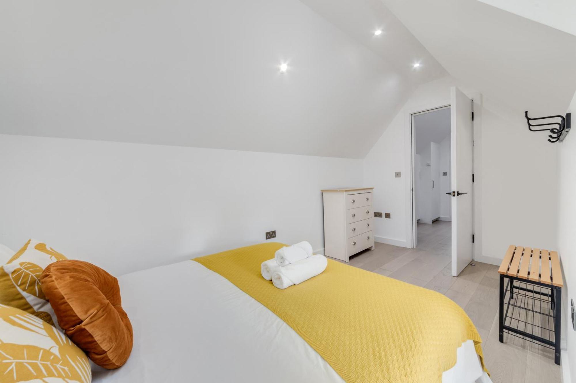 1 Bedroom Penthouse - Shoreditch, By The Perfect * Londra