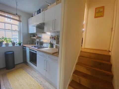 Beautiful 1 Bedroom Near Fields And Victoria Park