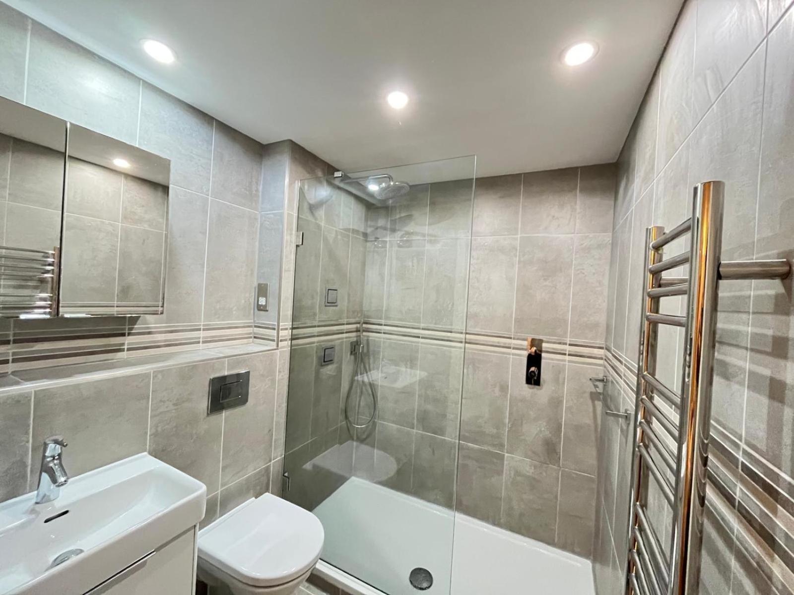 Lejlighed Luxury Riverside Retreat With Bath Jacuzzi