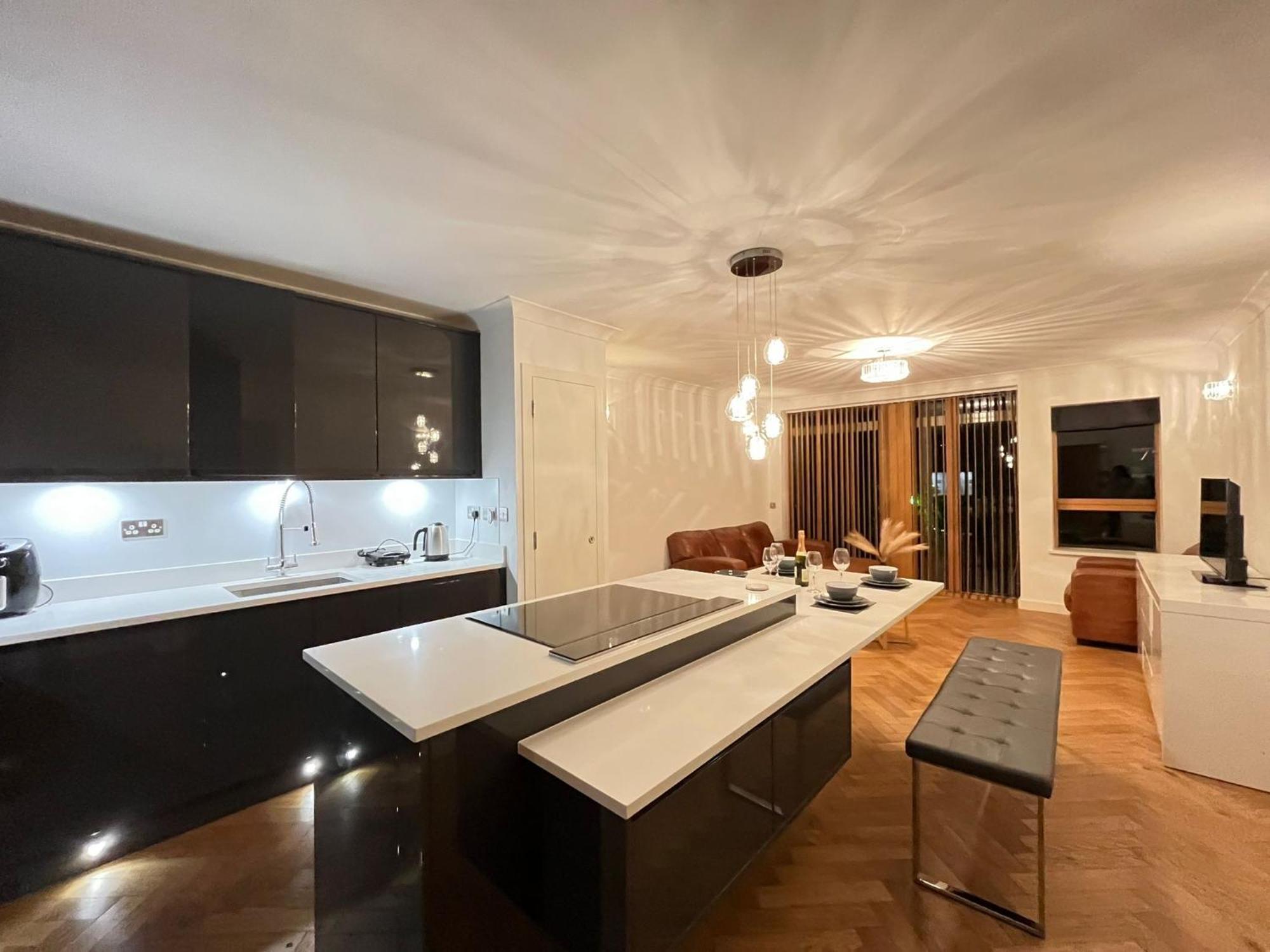 Lejlighed Luxury Riverside Retreat With Bath Jacuzzi *